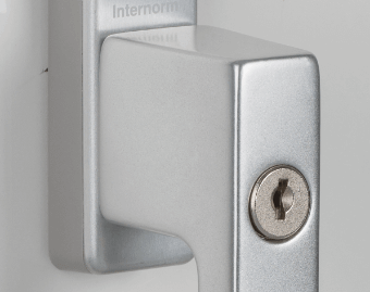 >Klamki okienne z kluczykiem